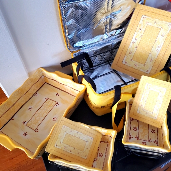 Temptations Other - Temptations bakeware set Yellow